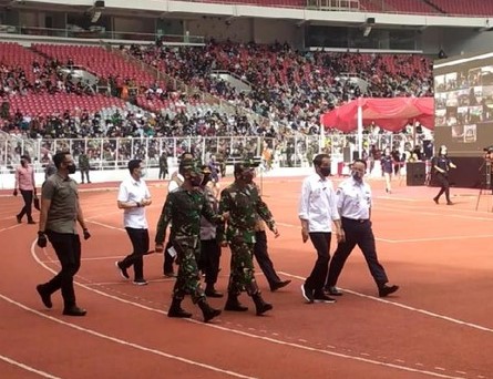 Presiden Jokowi Tinjau Vaksinasi Massal di GBK